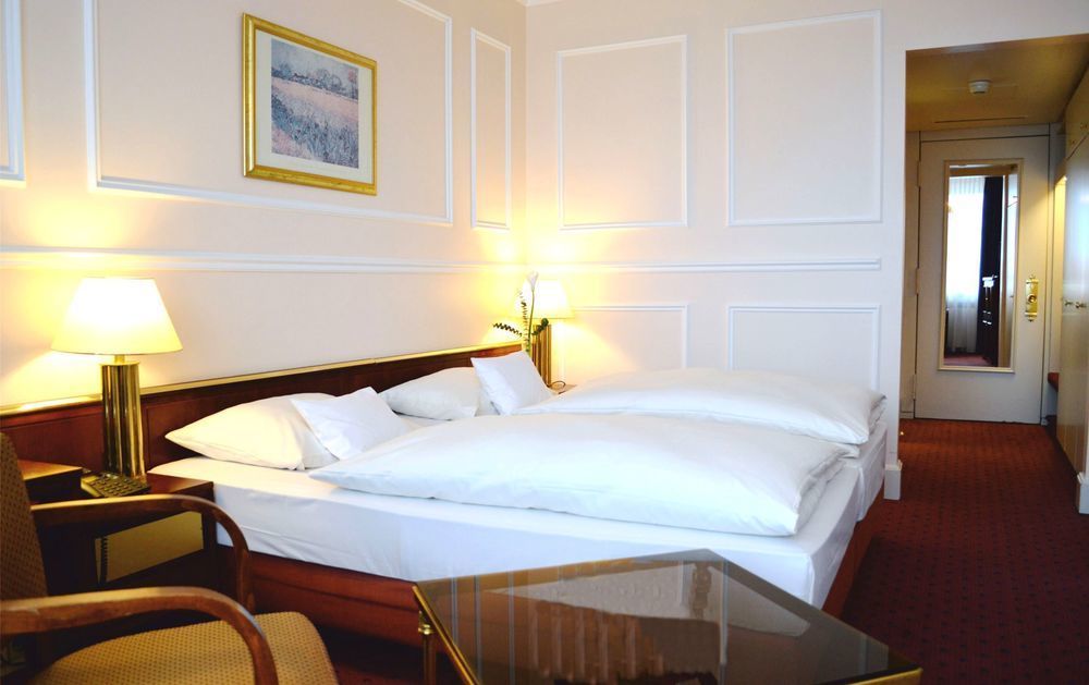בון Centro Hotel Bristol מראה חיצוני תמונה